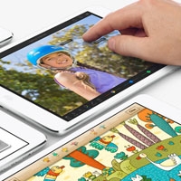 Tablet per bambini sotto l'albero